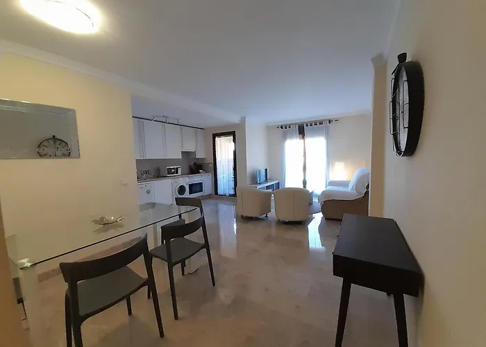 Apartamento De Dos Dormitorios Y Un Bano Con Piscinas Y Jardines Cercano A La Playa