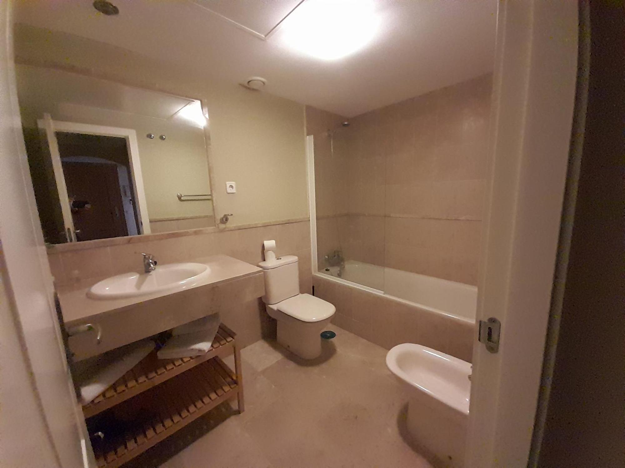 Apartamento De Dos Y Un Bano Con Piscinas Y Jardines Cercano A La Playa *
