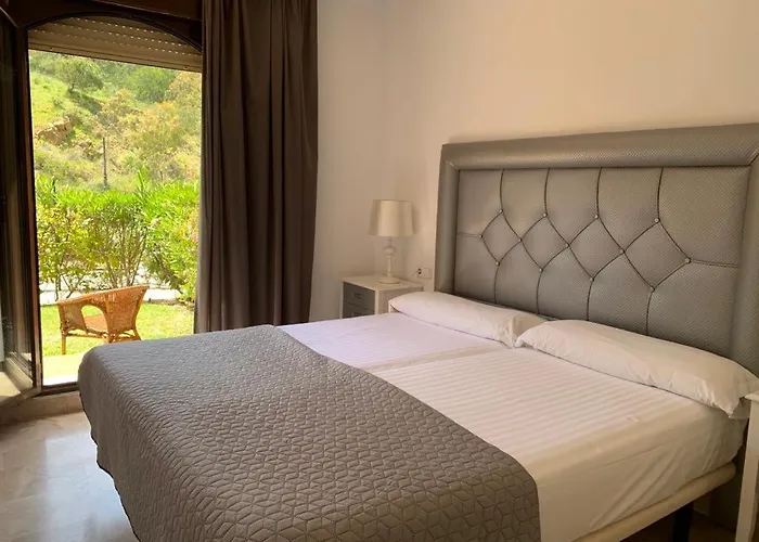 Apartamento De Dos Dormitorios Y Un Bano Con Piscinas Y Jardines Cercano A La Playa